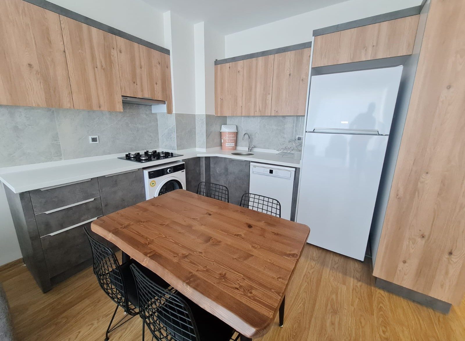 EKPA 1207 Sitesi’nde Havuzlu, Güvenlikli ve Eşyalı Kiralık Daire - Resim 7