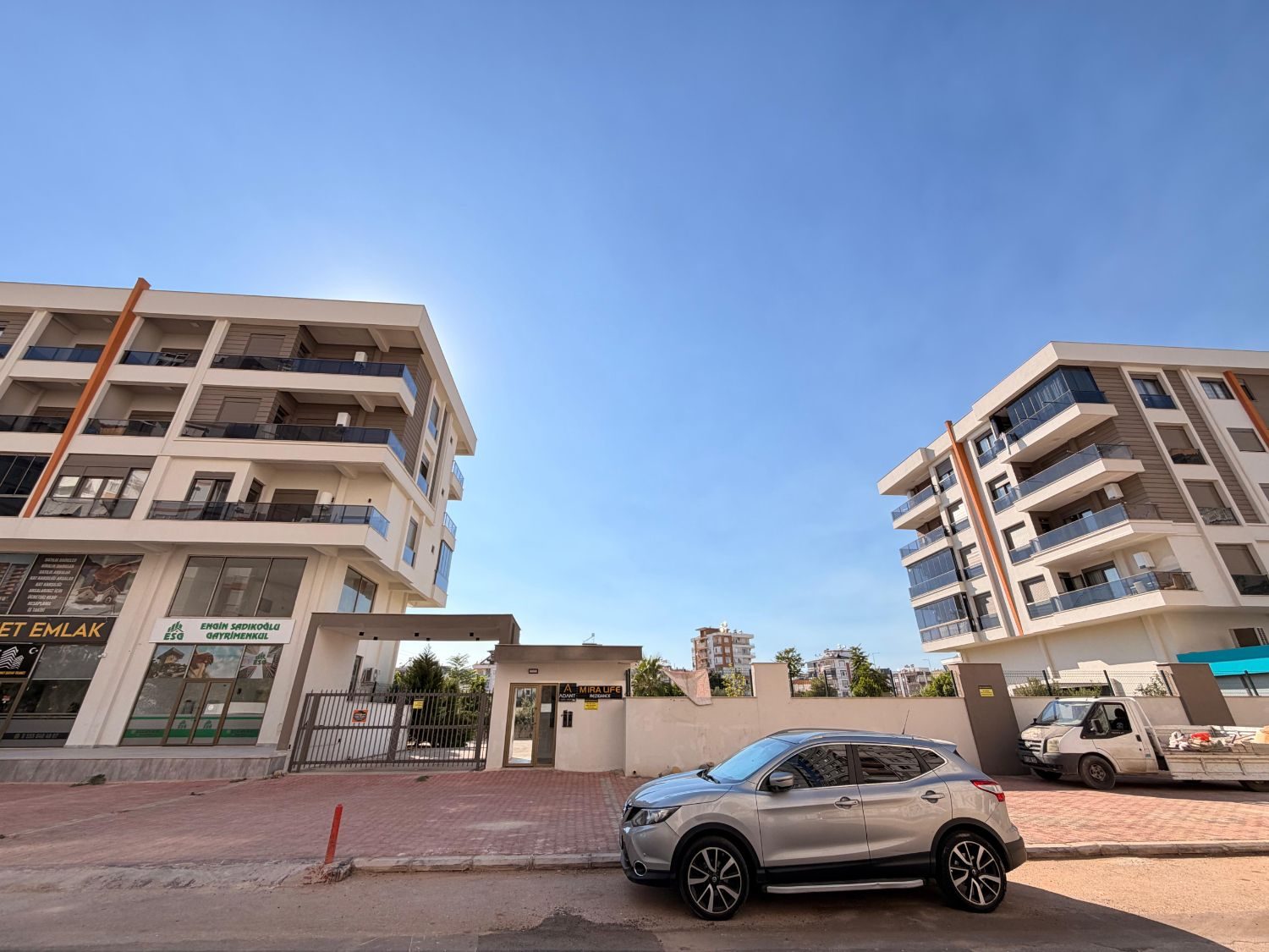 Aydoğmuş Mahallesi'nde Site İçinde Taşınmaya Hazır Full Eşyalı 3+1 Daire - Resim 3