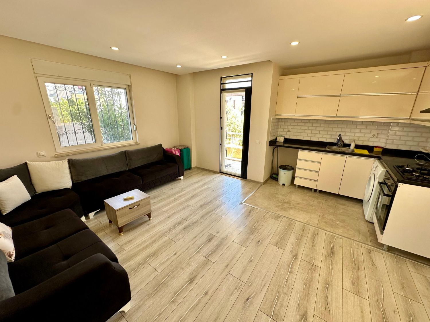 Aydoğmuş Mahallesi’nde Site İçi Full Eşyalı 1+1 Daire - Resim 7