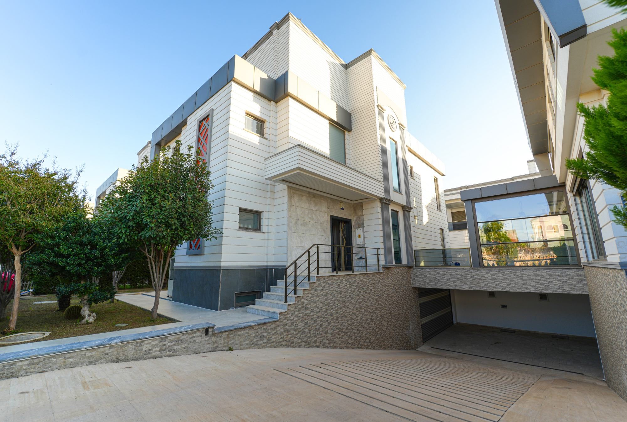 Kemerağzı Esilara Sitesi’nde Asansörlü, Çift Havuzlu 3+1 Satılık Villa - Resim 2
