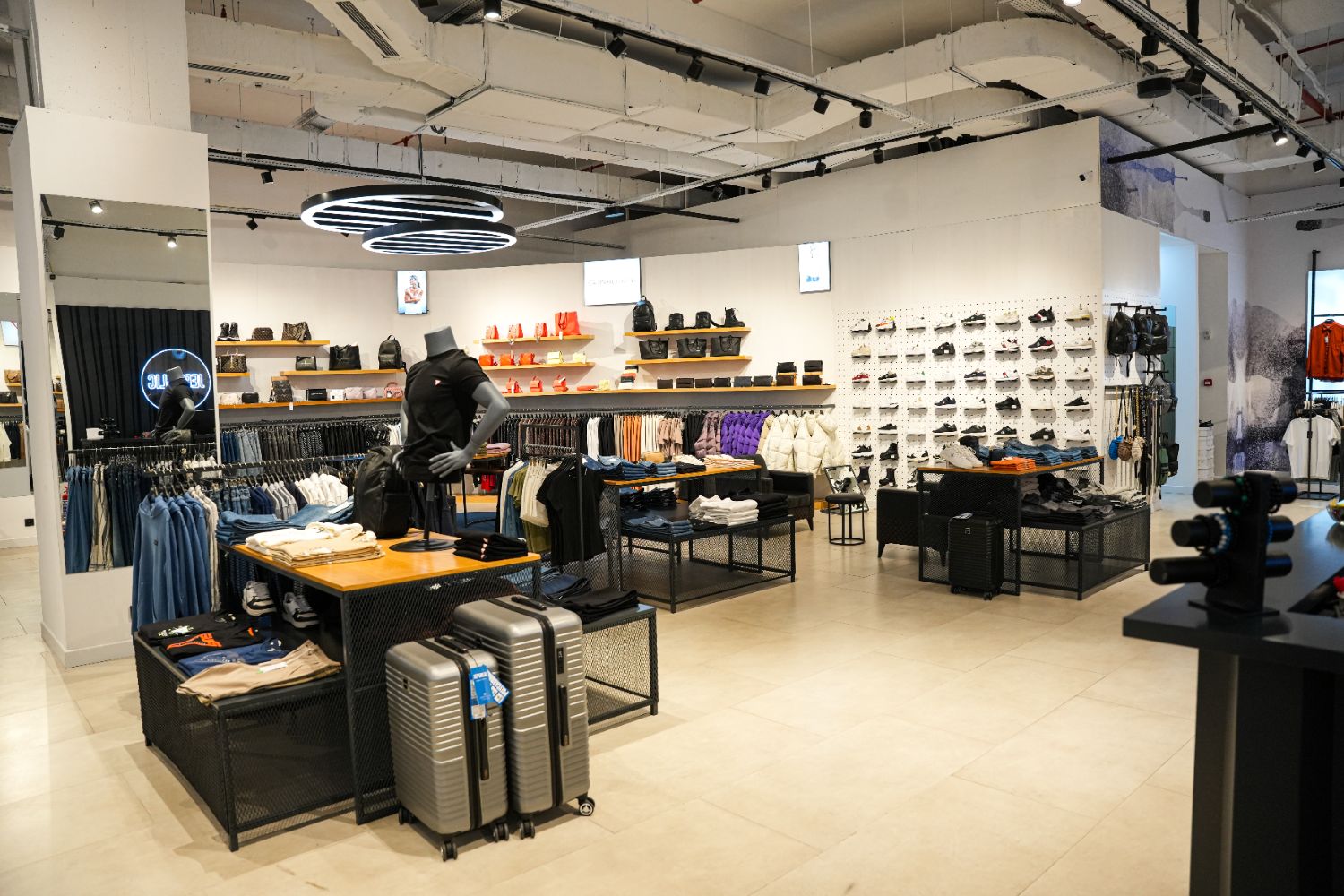 Turnkey Fashion Store in Antalya Agora Mall – Fully Renovated, 5 Top Brands - Resim 5