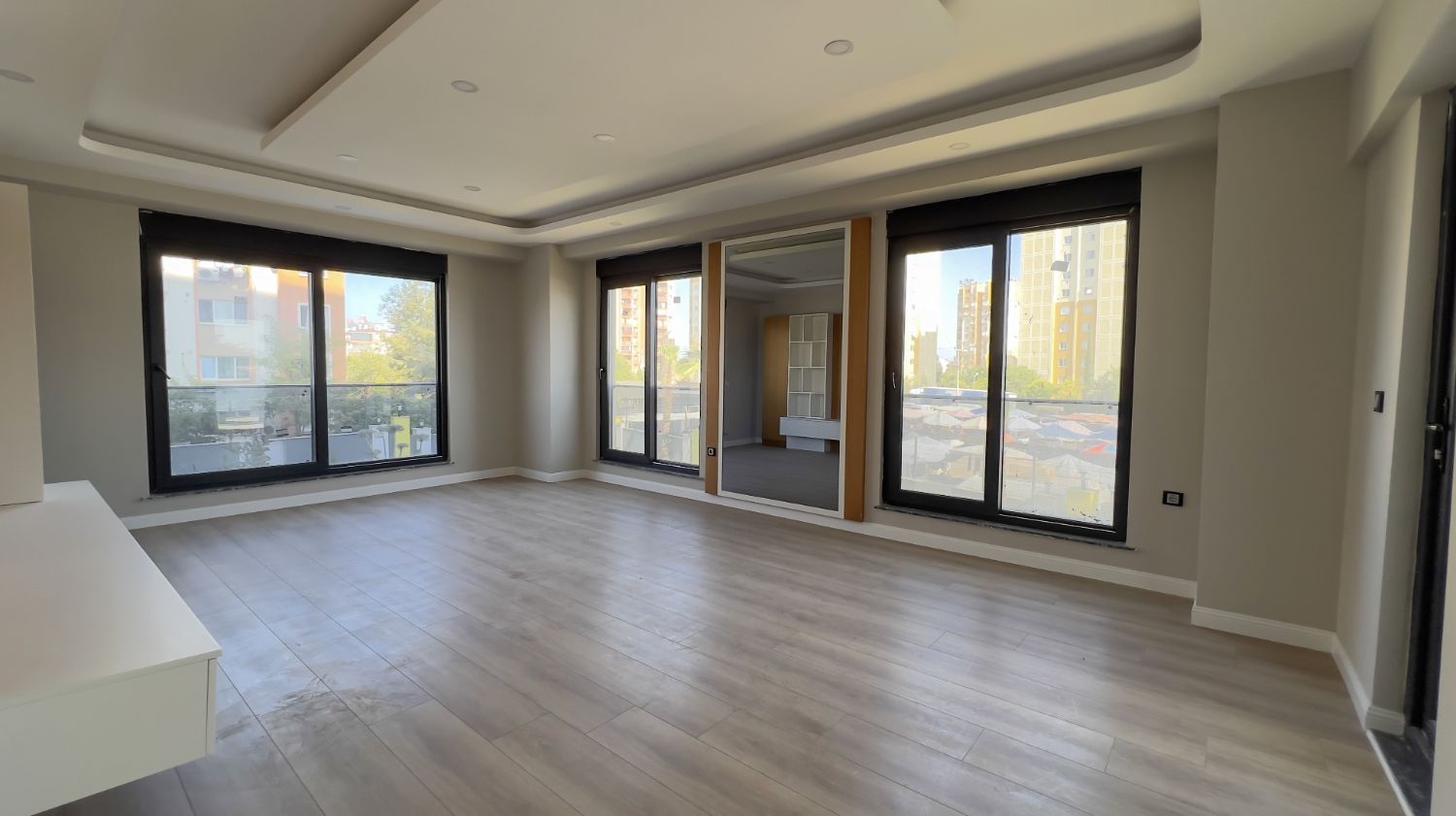 Zamur Towers’ta Kiralık 2+1 Daire | Havuz Manzaralı, Site İçinde - Resim 6