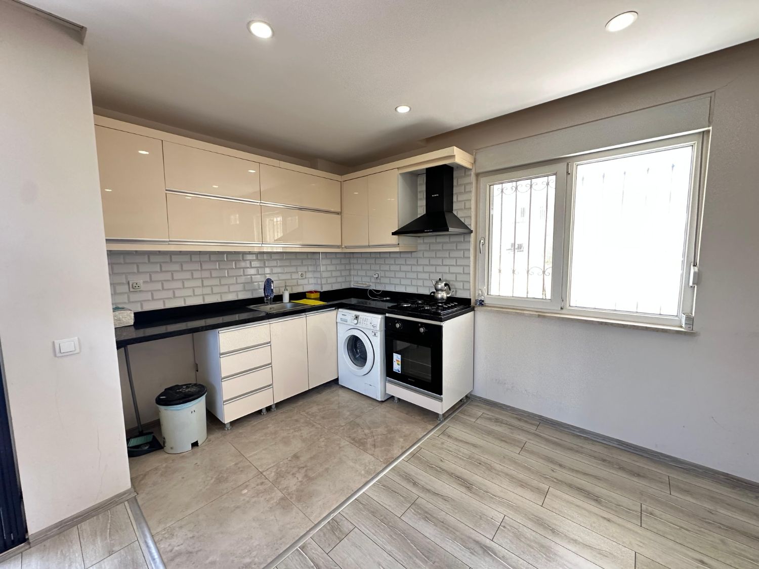 Aydoğmuş Mahallesi’nde Site İçi Full Eşyalı 1+1 Daire - Resim 8