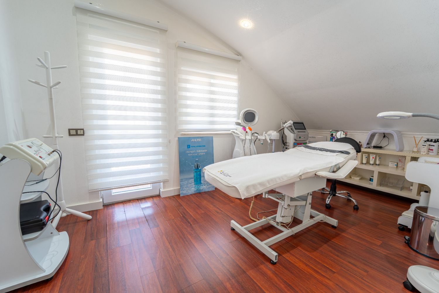 Konyaaltı Altınkum’da Devren Kiralık Hazır Güzellik Merkezi - Resim 16