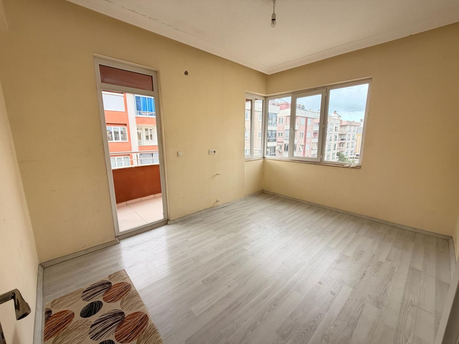 Kızılarık’ta Site İçinde Satılık 2+1 Ferah Daire – Çift Balkonlu - Resim 11