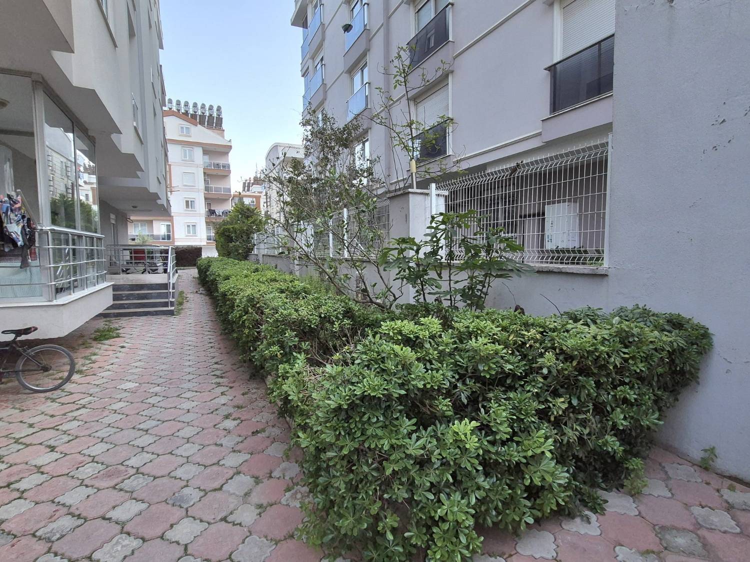 Hurma Mahallesi’nde Full Eşyalı 2+1 Daire – Havuz ve Dağ Manzaralı - Resim 3