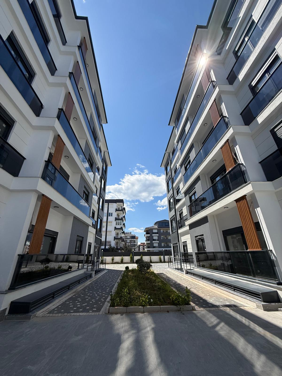 Triada Akdeniz’de Kiralık 1+1 Sıfır Daire | Havuzlu Site, Otoparklı, Güvenlikli - Resim 4