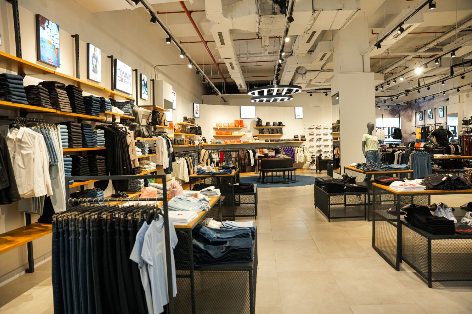 Turnkey Fashion Store in Antalya Agora Mall – Fully Renovated, 5 Top Brands - Resim 7