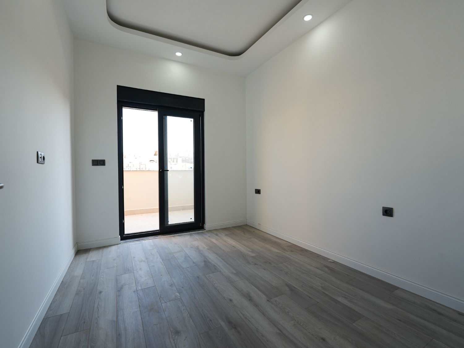 Luxury 4+1 Duplex Apartment 100 m from the Sea in Bahçelievler - Resim 14