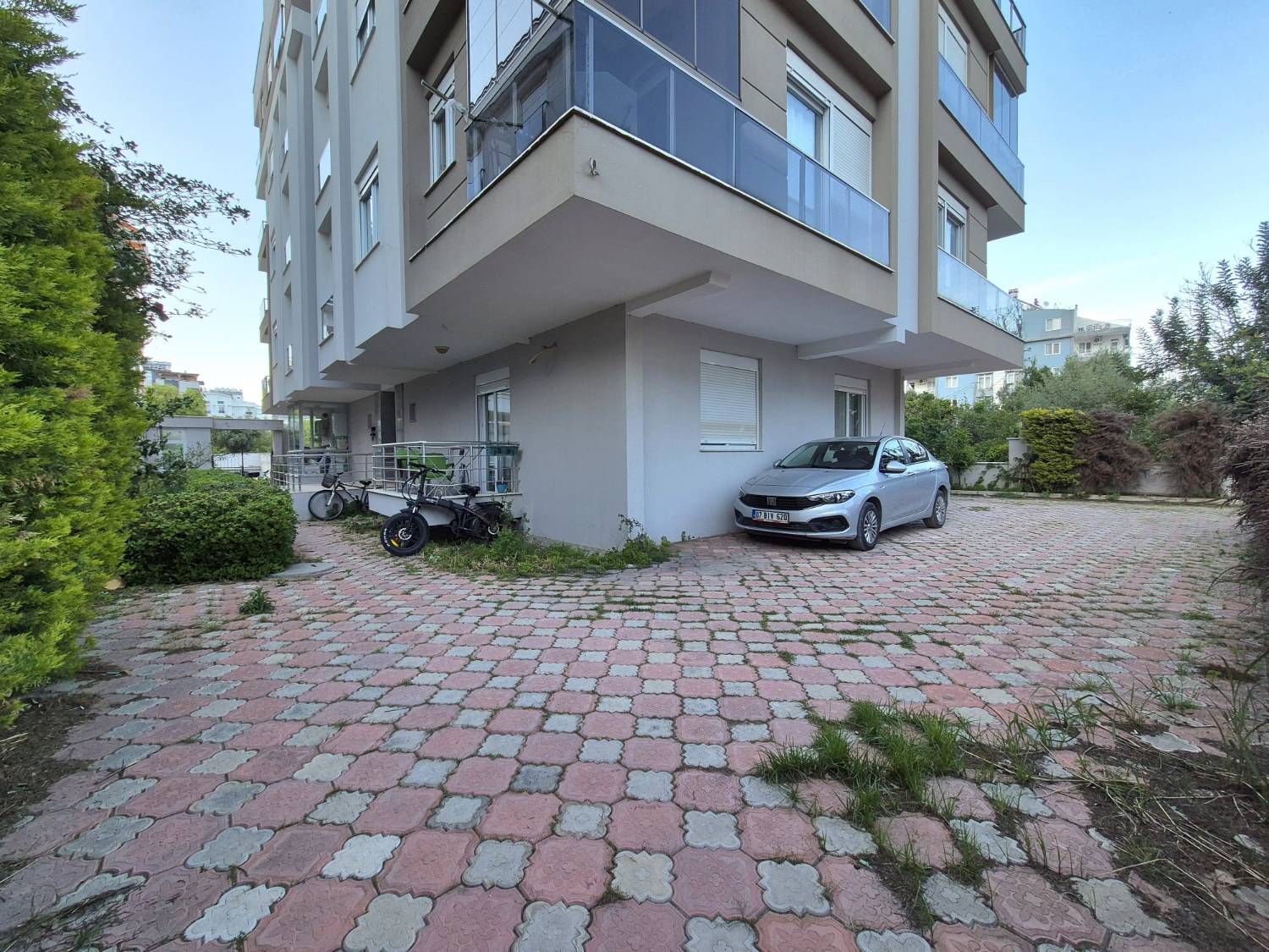 Hurma Mahallesi’nde Full Eşyalı 2+1 Daire – Havuz ve Dağ Manzaralı - Resim 2