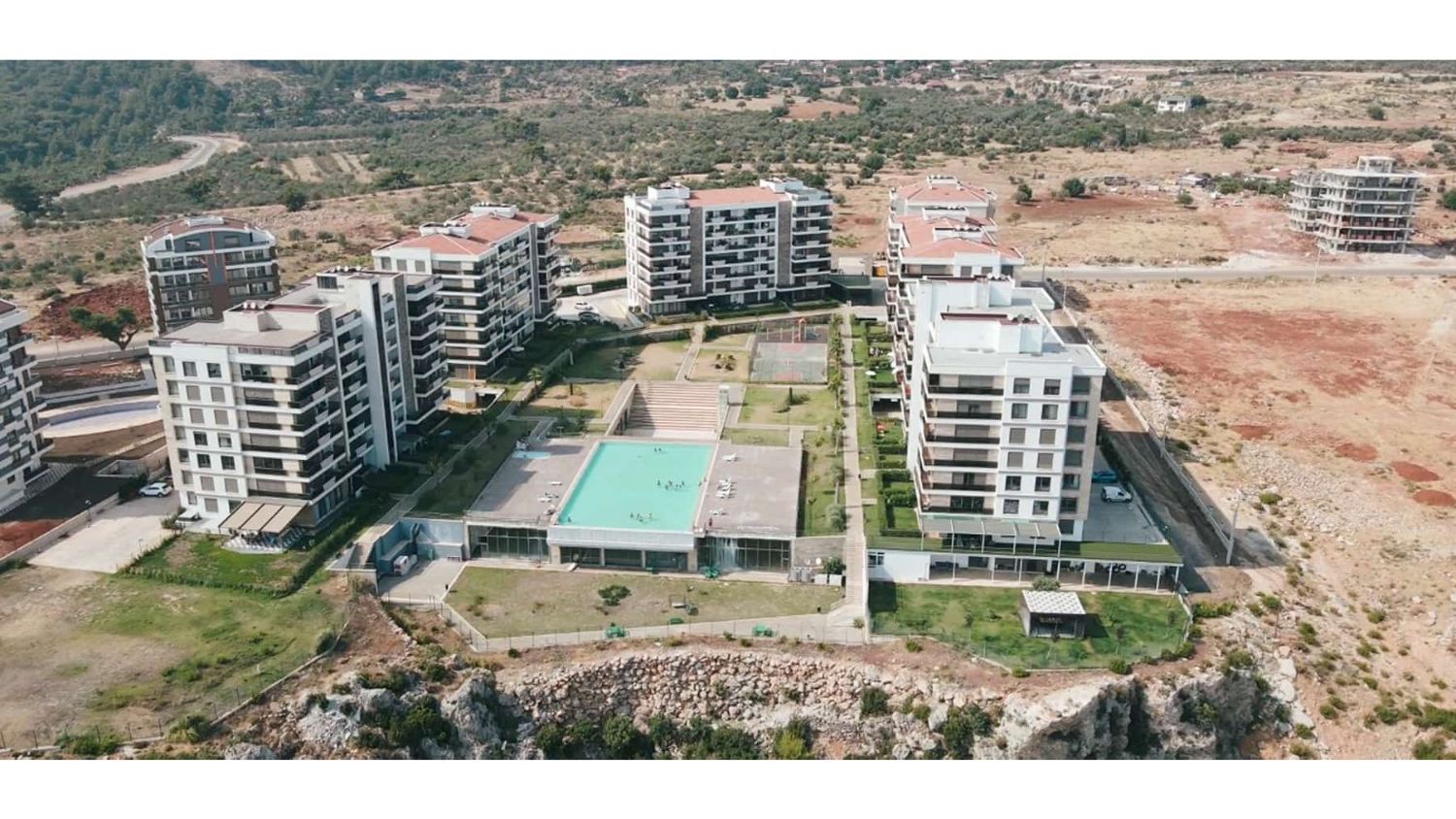 De’Luxe Sitesinde Deniz ve Şehir Manzaralı 4+1 Lüks Daire – Antalya