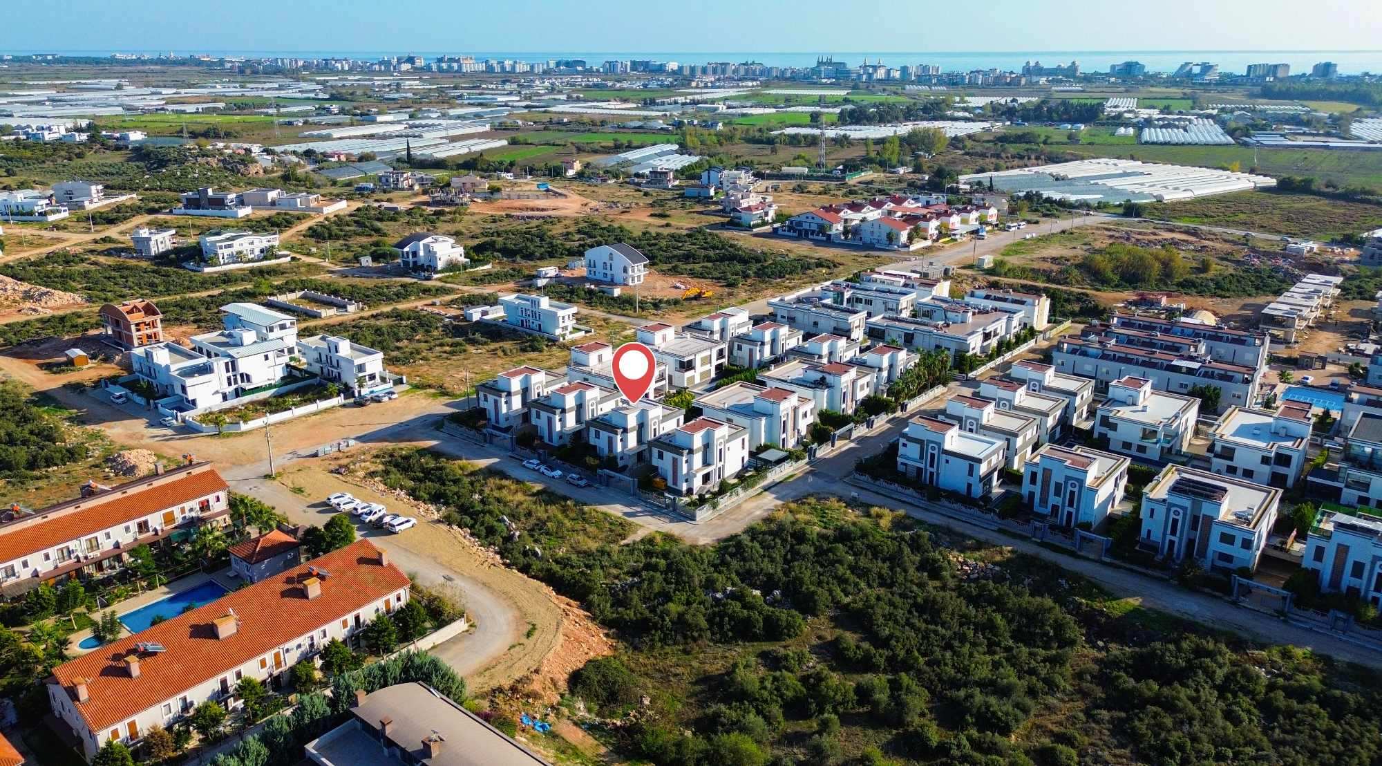 Kemerağzı Esilara Sitesi’nde Asansörlü, Çift Havuzlu 3+1 Satılık Villa - Resim 4