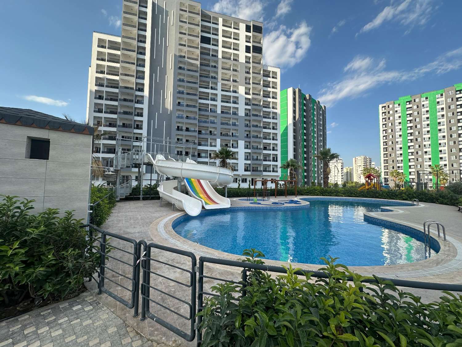 Mersin Lavinya Astoria’da 1+1 Lüks Kiralık Daire | Havuzlu & Güvenlikli