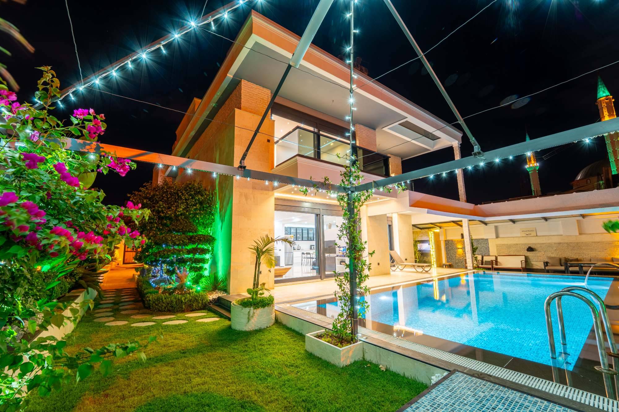 Antalya Lara Ermenek’te Özel Havuzlu Ultra Lüks 4+1 Müstakil Villa