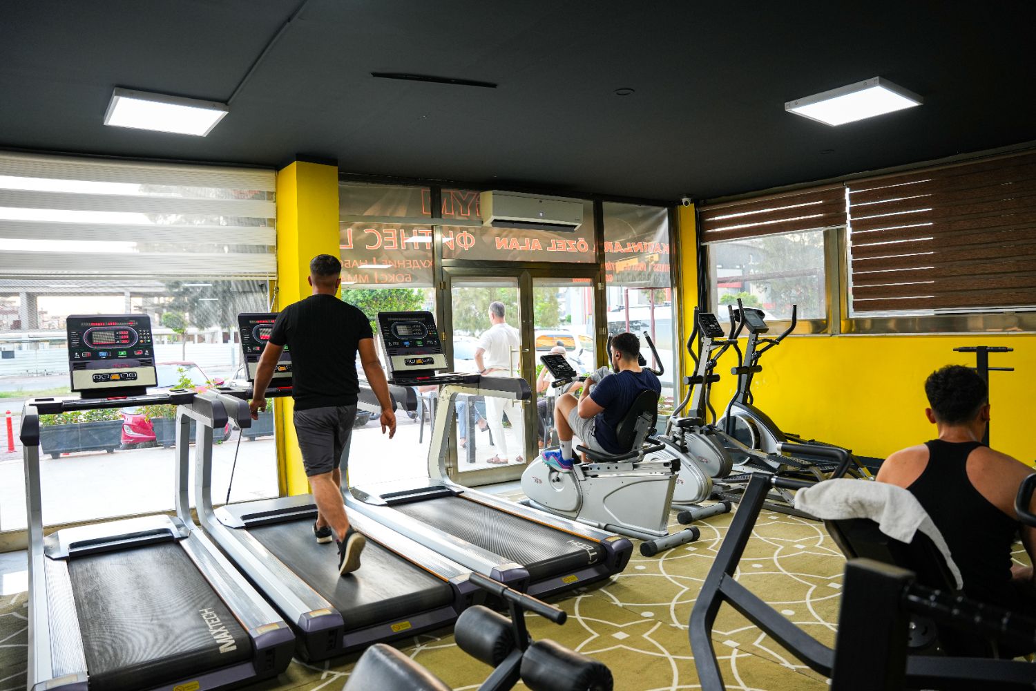 Fully Equipped 3-Storey Gym for Lease in Kepez – 1000 m² - Resim 4