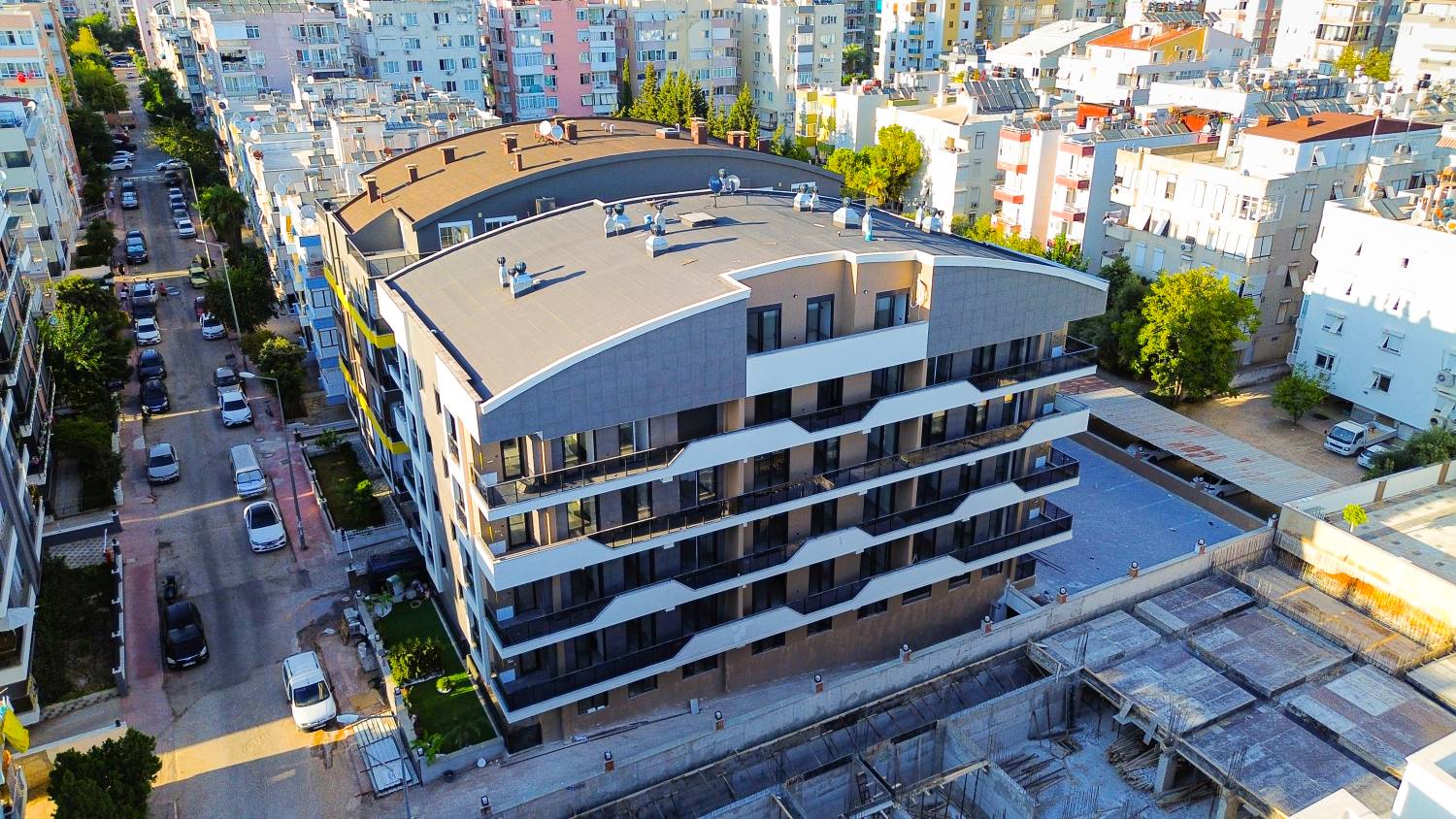  1+1 Apartment for Sale in Bahçelievler Muratpaşa – Near the Beach - Resim 3