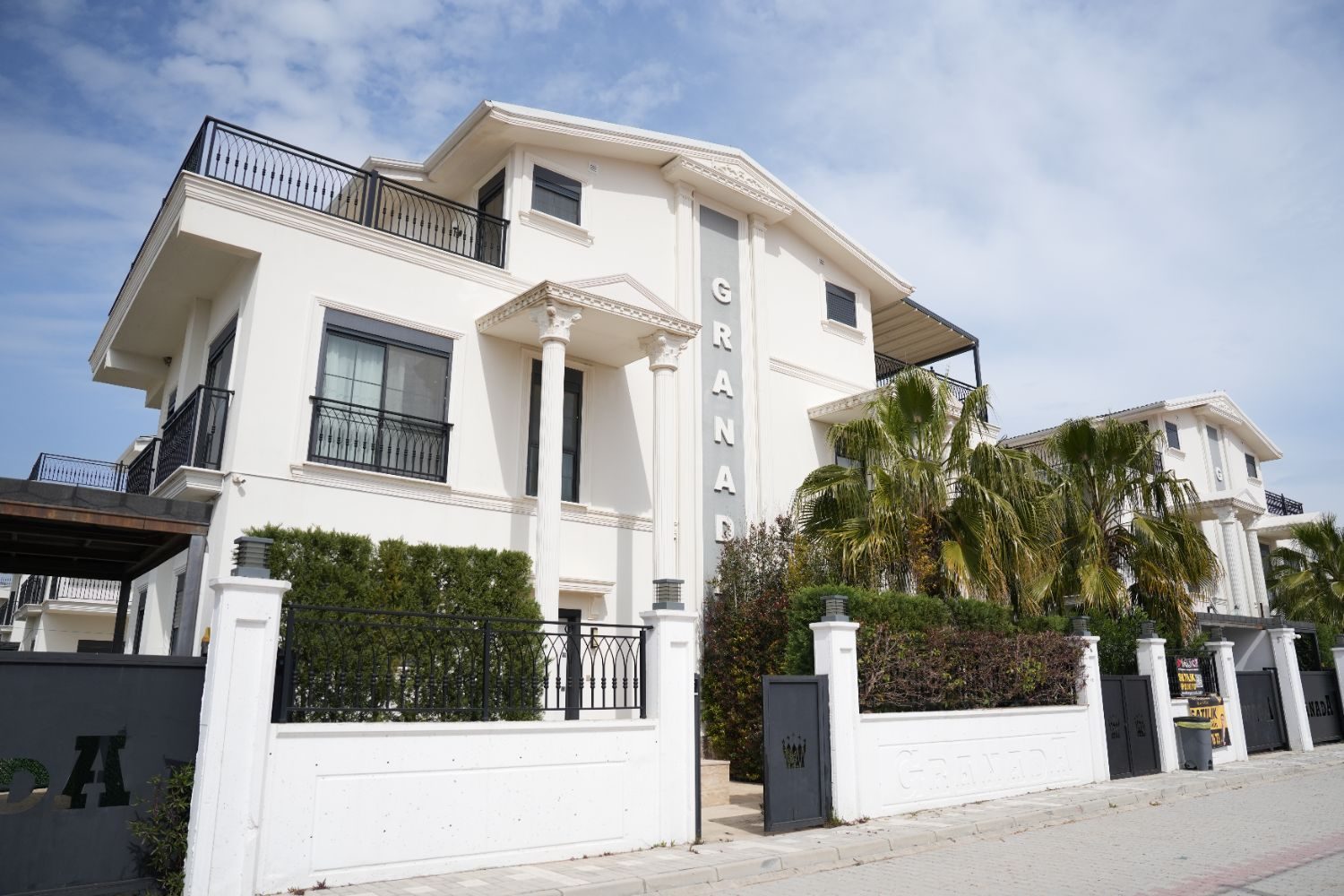 Belek Granada Residence’ta Satılık  Akıllı Ev Sistemli 4+1 Villa - Resim 1