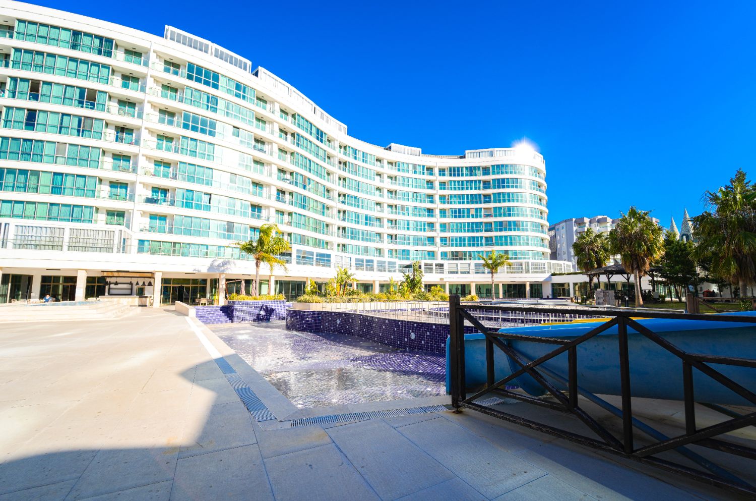 Sirius Town Kemerağzı Kundu’da 1+1 Full Eşyalı Satılık Daire – Havuzlu Site