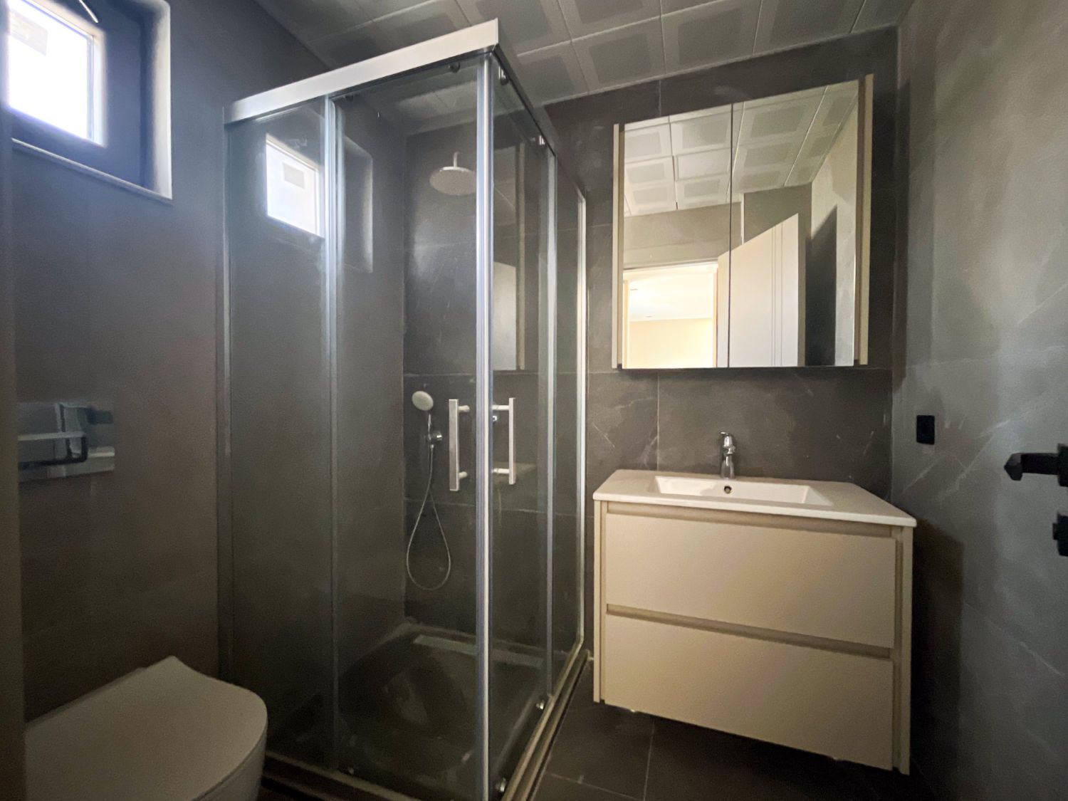 Luxury 3+1 Duplex in Güzeloba – Pool, Terrace, Brand New - Resim 15