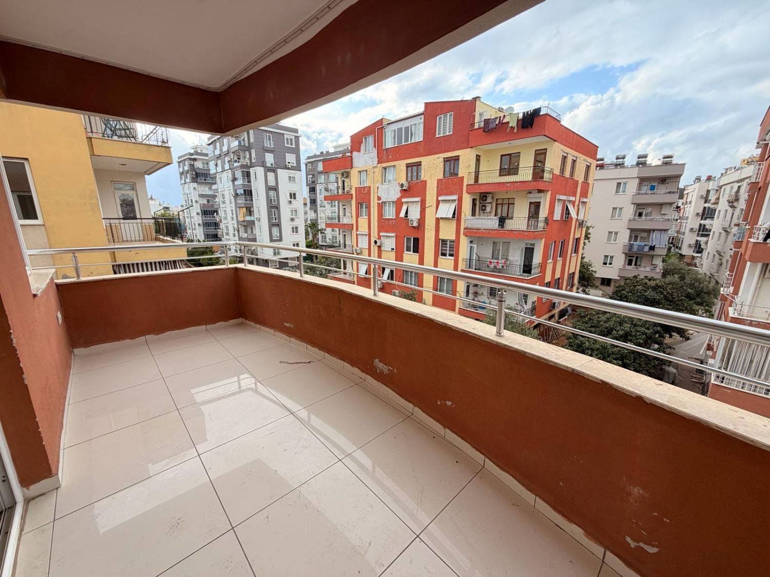 Kızılarık’ta Site İçinde Satılık 2+1 Ferah Daire – Çift Balkonlu - Resim 6