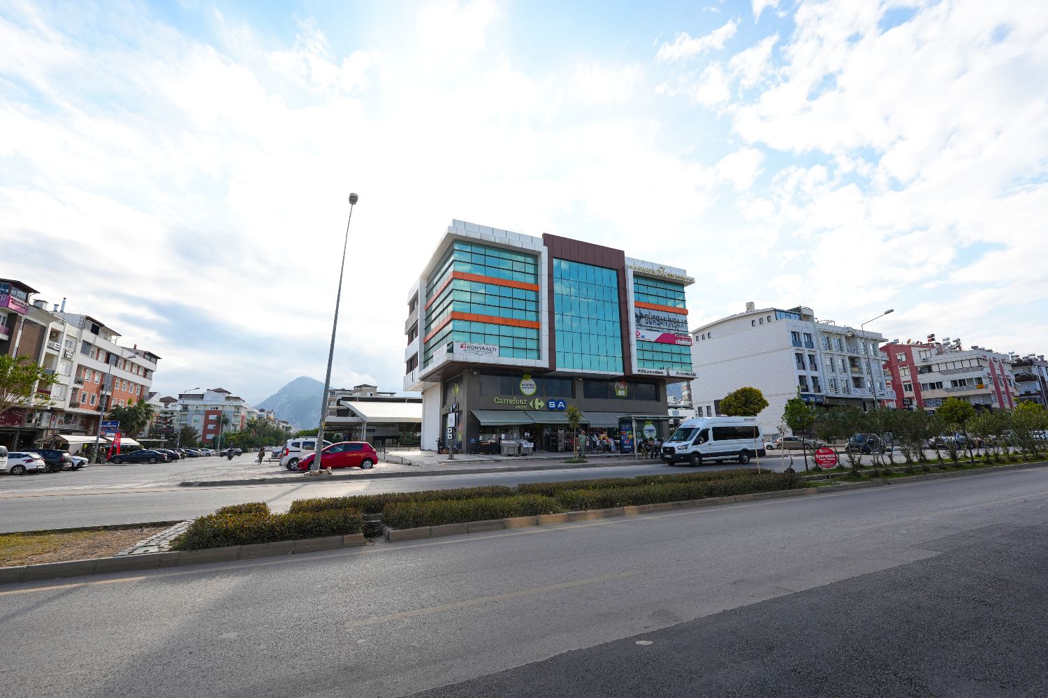 200 m² Office for Sale on Main Street – Liman | Renovated & Ready - Resim 3