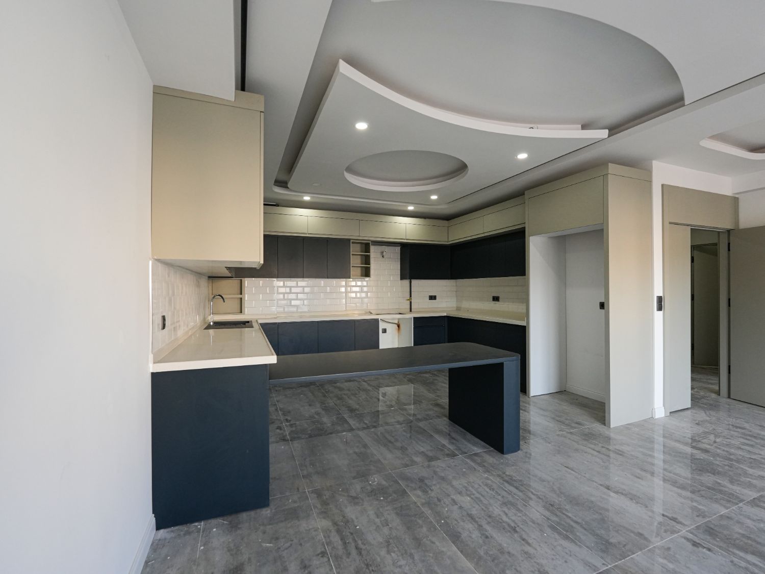 Luxury 4+1 Duplex Apartment 100 m from the Sea in Bahçelievler - Resim 5