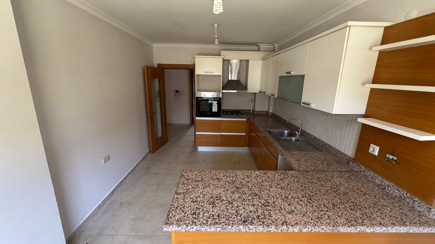 Konyaaltı Uluç Mahallesi Kiralık 4+1 Daire | Havuzlu Site İçinde 170 m² - Resim 2