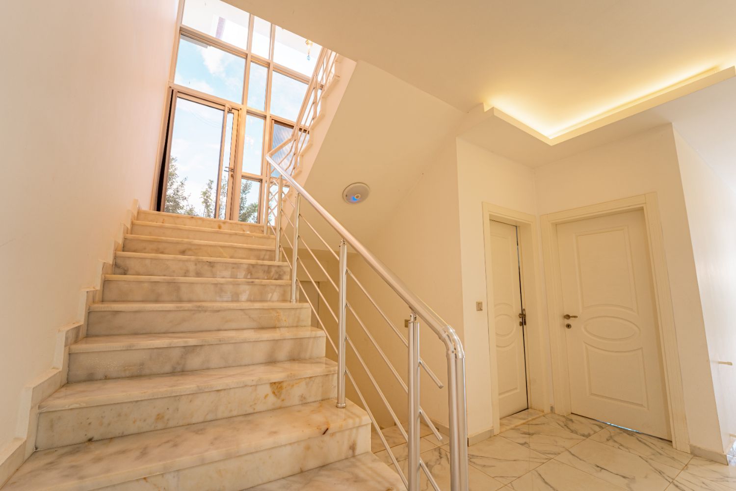 Yeşilbayır Altınkale’de 1050 m² Arsa İçinde Vatandaşlığa Uygun 5+1 Lüks Villa - Resim 14