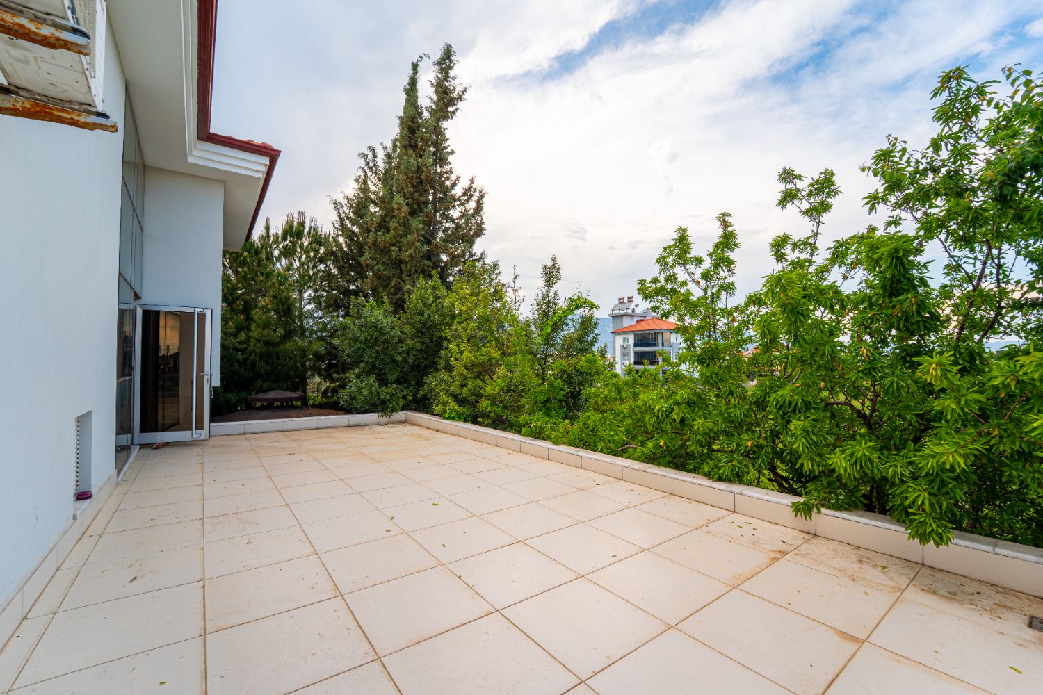 Yeşilbayır Altınkale’de 1050 m² Arsa İçinde Vatandaşlığa Uygun 5+1 Lüks Villa - Resim 16
