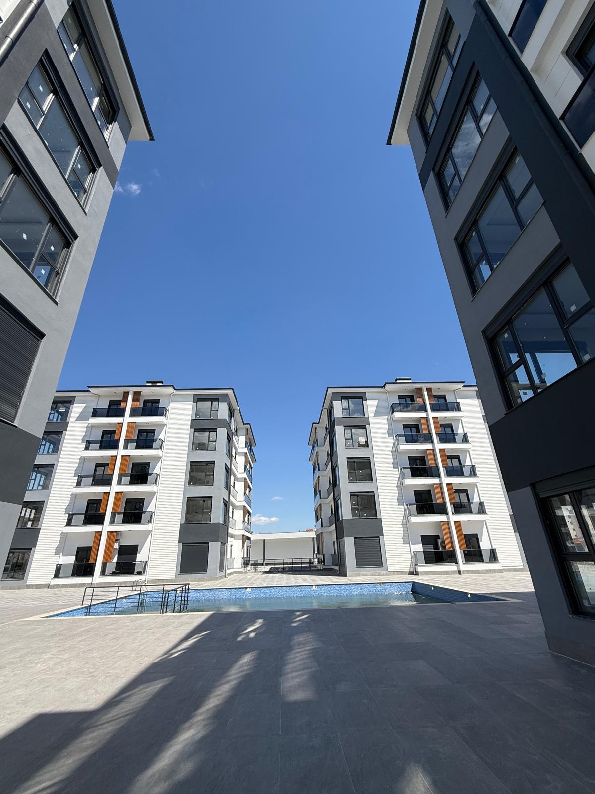 Triada Akdeniz’de Kiralık 1+1 Sıfır Daire | Havuzlu Site, Otoparklı, Güvenlikli - Resim 5