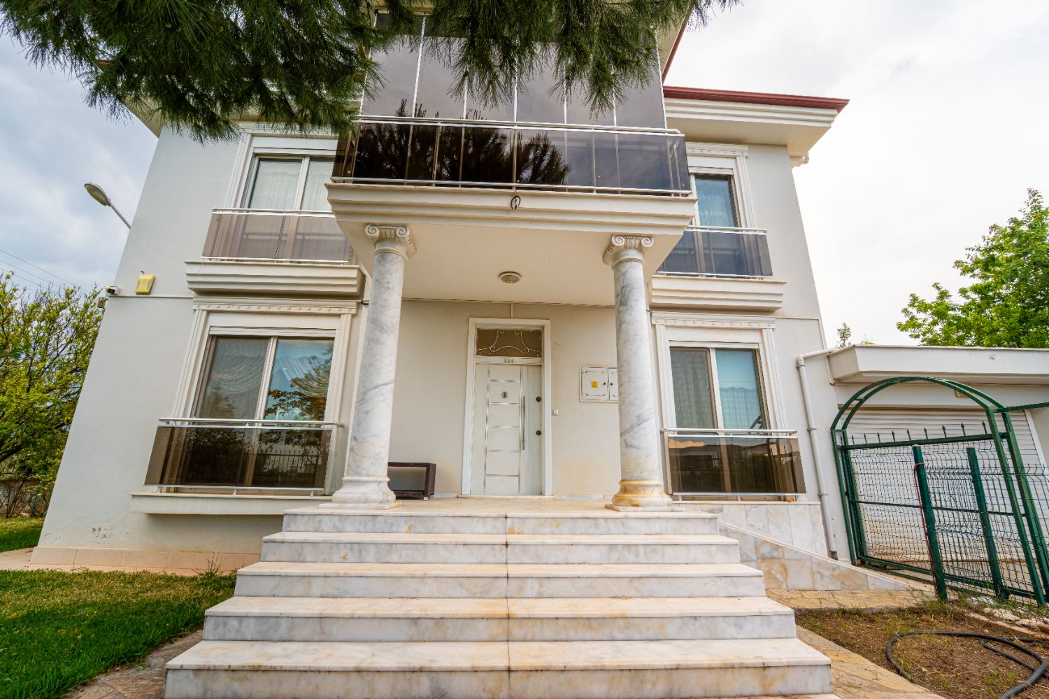Yeşilbayır Altınkale’de 1050 m² Arsa İçinde Vatandaşlığa Uygun 5+1 Lüks Villa - Resim 4