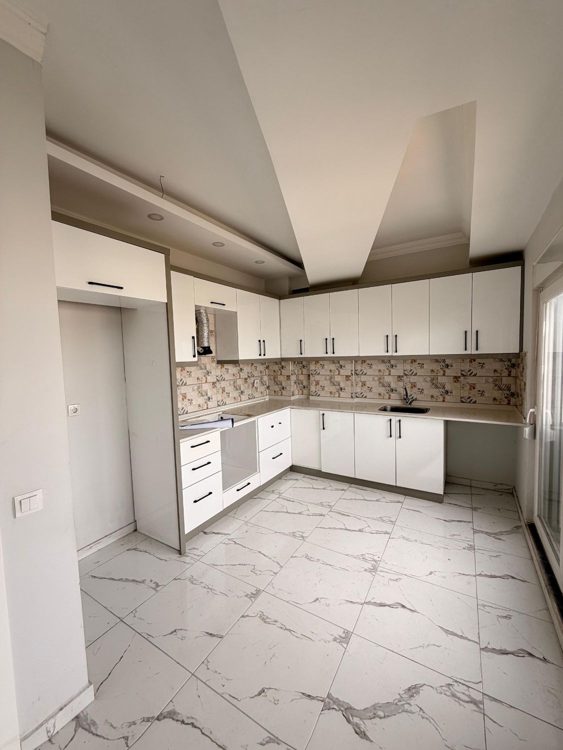 Mevlana Caddesi Üzeri 4+1 Dubleks Satılık – 200 m², Ofis & Daire Uygun - Resim 3