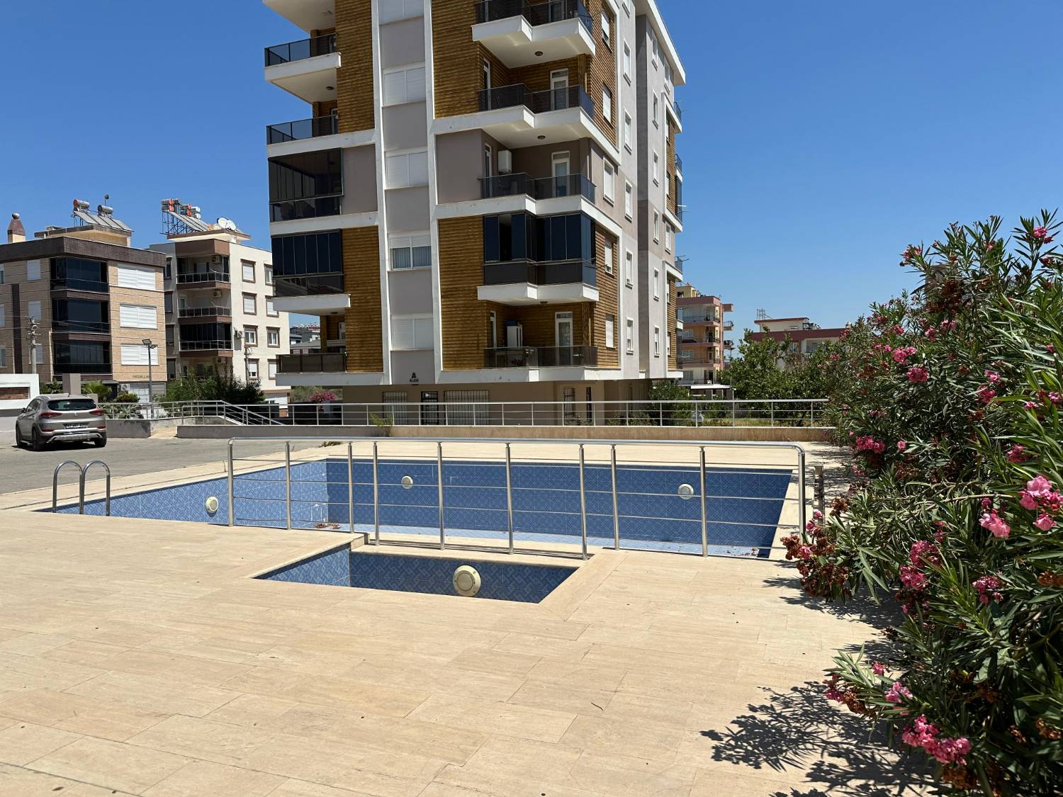 Aydoğmuş Mahallesi’nde Site İçi Full Eşyalı 1+1 Daire
