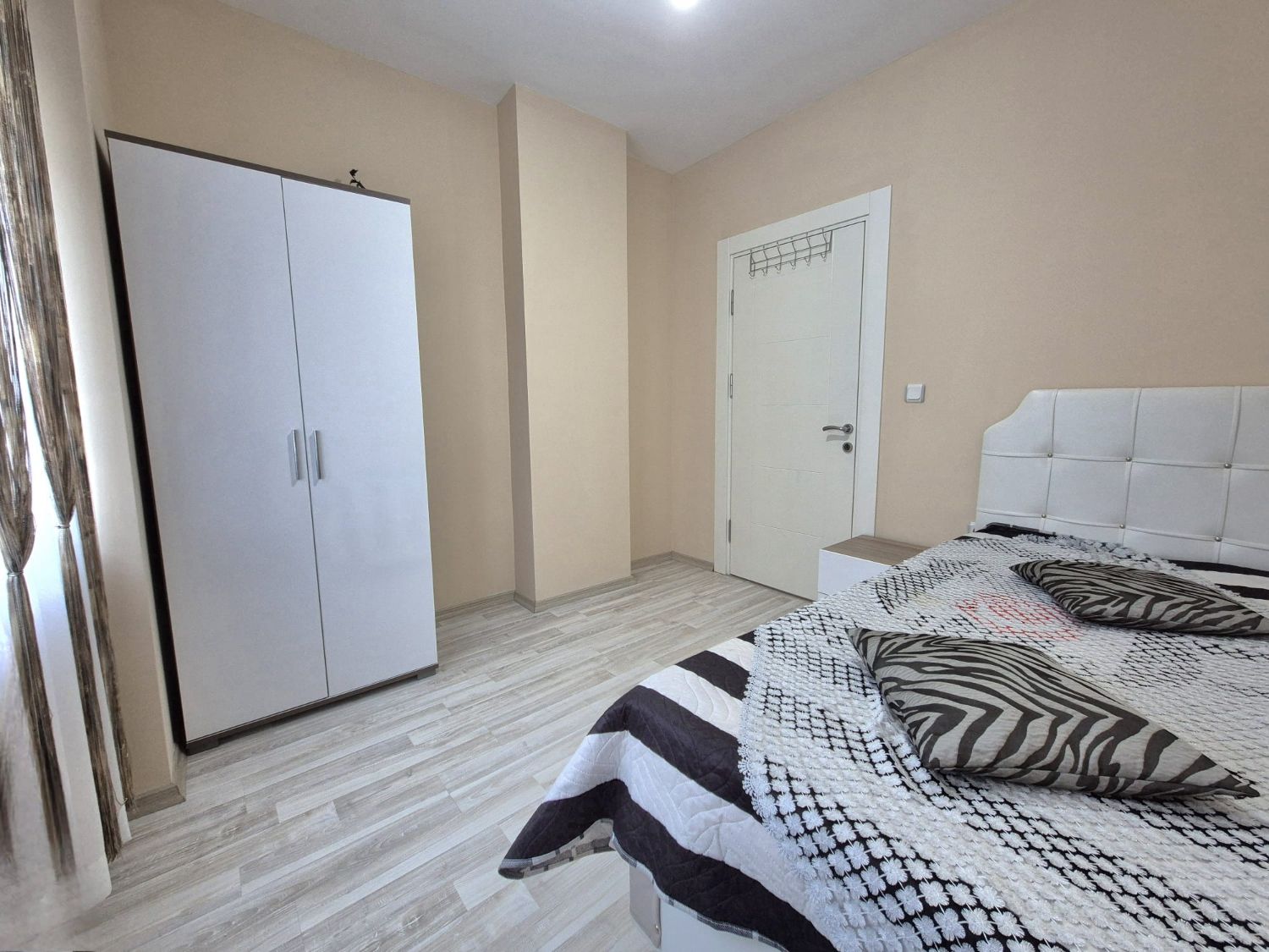 Hurma Mahallesi’nde Full Eşyalı 2+1 Daire – Havuz ve Dağ Manzaralı - Resim 14