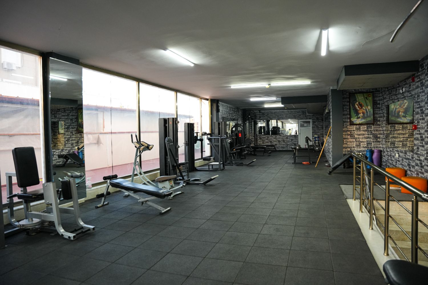 Fully Equipped 3-Storey Gym for Lease in Kepez – 1000 m² - Resim 7