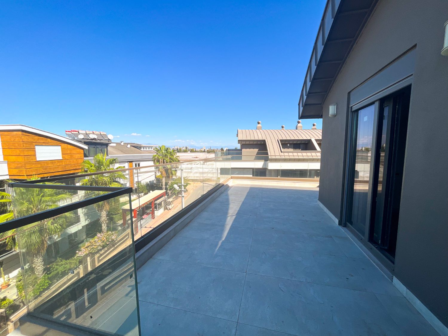 Luxury 3+1 Duplex in Güzeloba – Pool, Terrace, Brand New - Resim 17