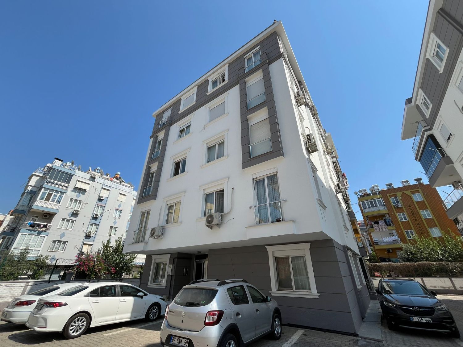 Furnished 3+1 Apartment in Kızılarık Yonca Site 2 – Pool, Parking & Spacious Design - Resim 5