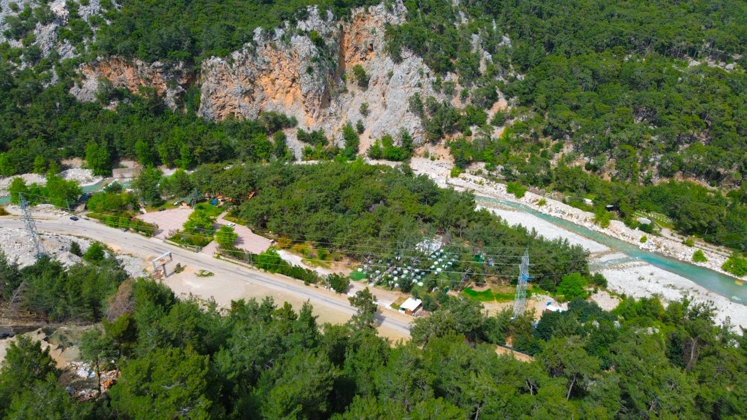 ANTALYA KEMER DOĞANIN KALBİNDE DEVREN KIRALIK 20 DÖNÜM KOMPLEKS TİCARİ İŞLETME - Resim 2