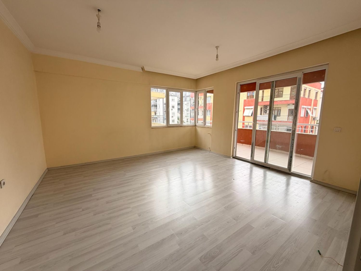 Kızılarık’ta Site İçinde Satılık 2+1 Ferah Daire – Çift Balkonlu - Resim 3