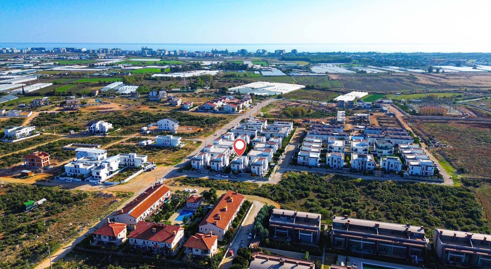 Kemerağzı Esilara Sitesi’nde Asansörlü, Çift Havuzlu 3+1 Satılık Villa - Resim 3
