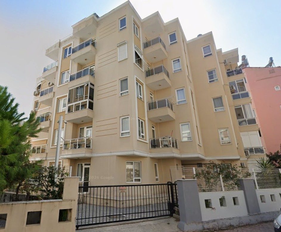 Kızıltoprak’ta 3 Cepheli, Full Eşyalı Satılık 3+1 Daire