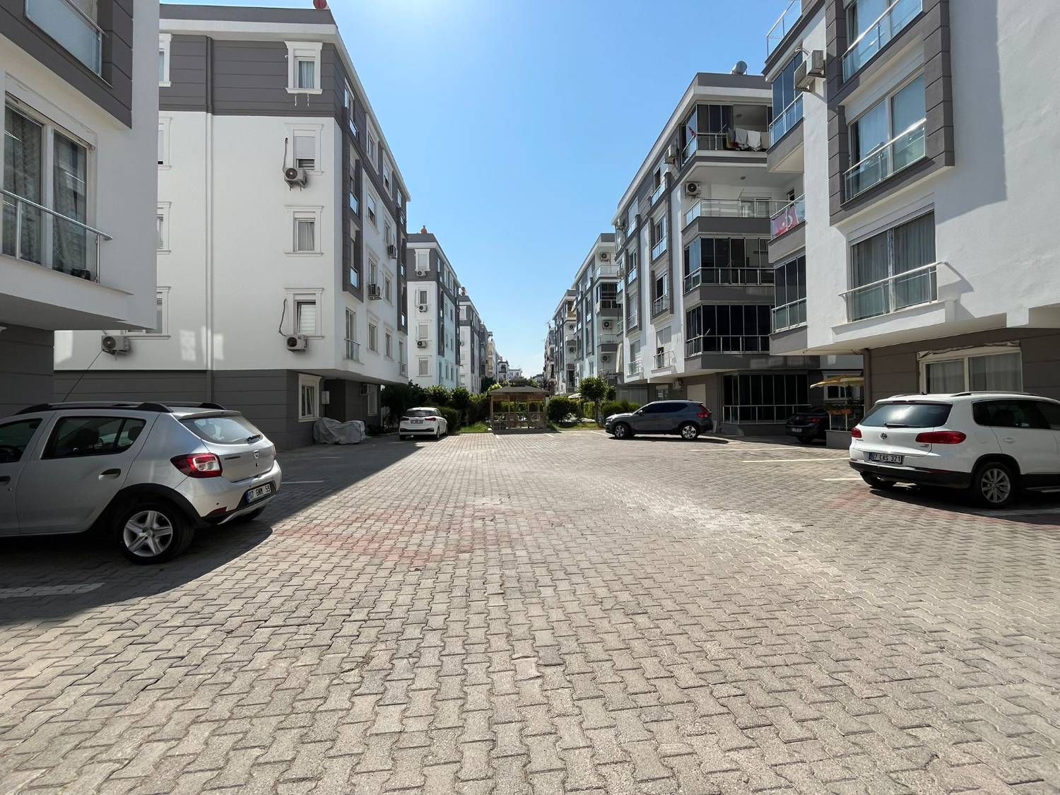 Furnished 3+1 Apartment in Kızılarık Yonca Site 2 – Pool, Parking & Spacious Design - Resim 6