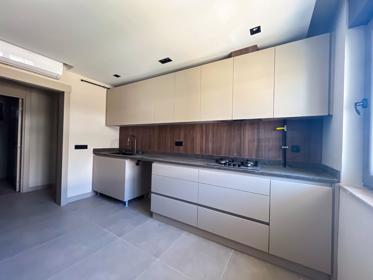 Luxury 3+1 Duplex in Güzeloba – Pool, Terrace, Brand New - Resim 9