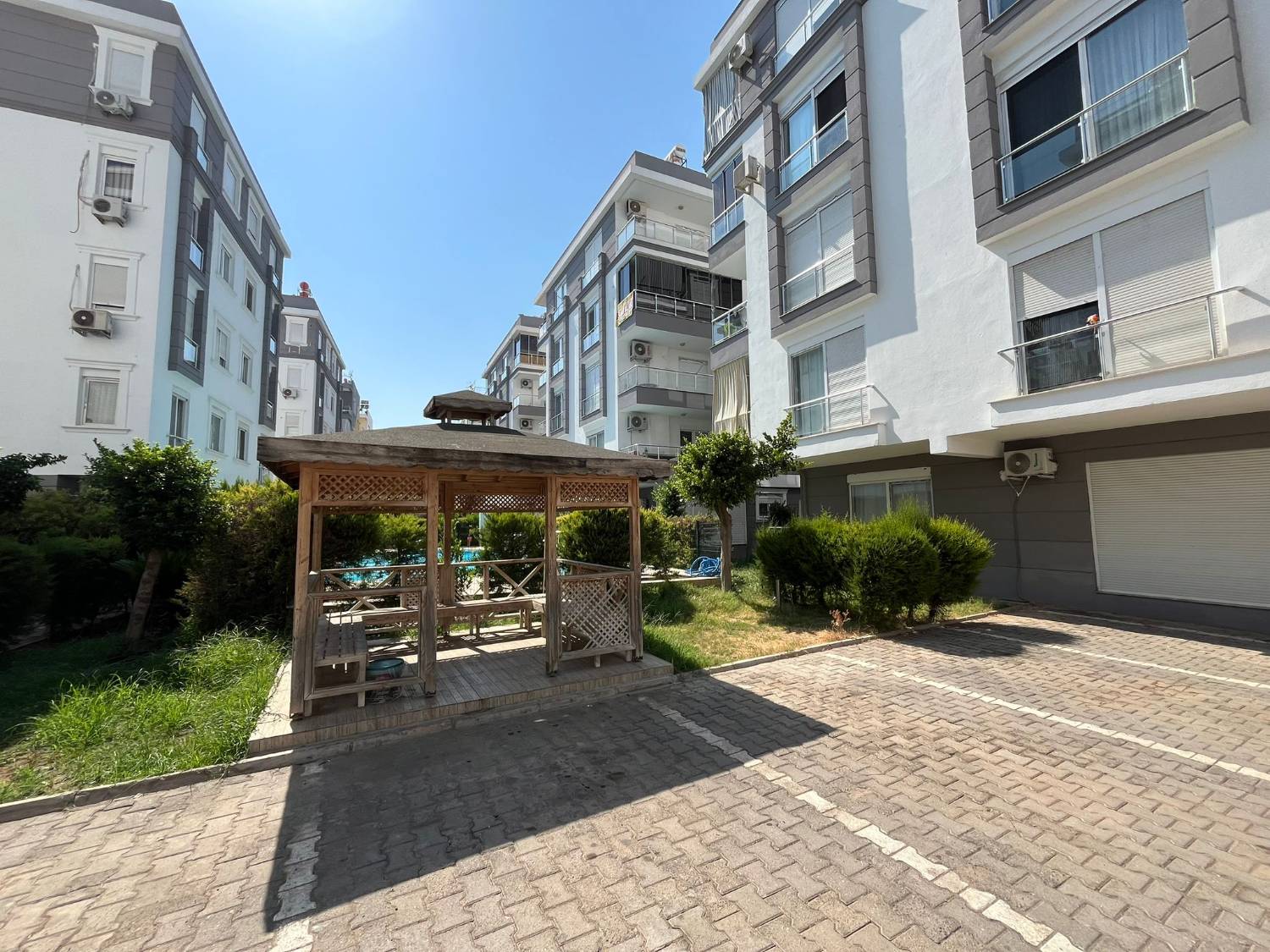 Furnished 3+1 Apartment in Kızılarık Yonca Site 2 – Pool, Parking & Spacious Design - Resim 4