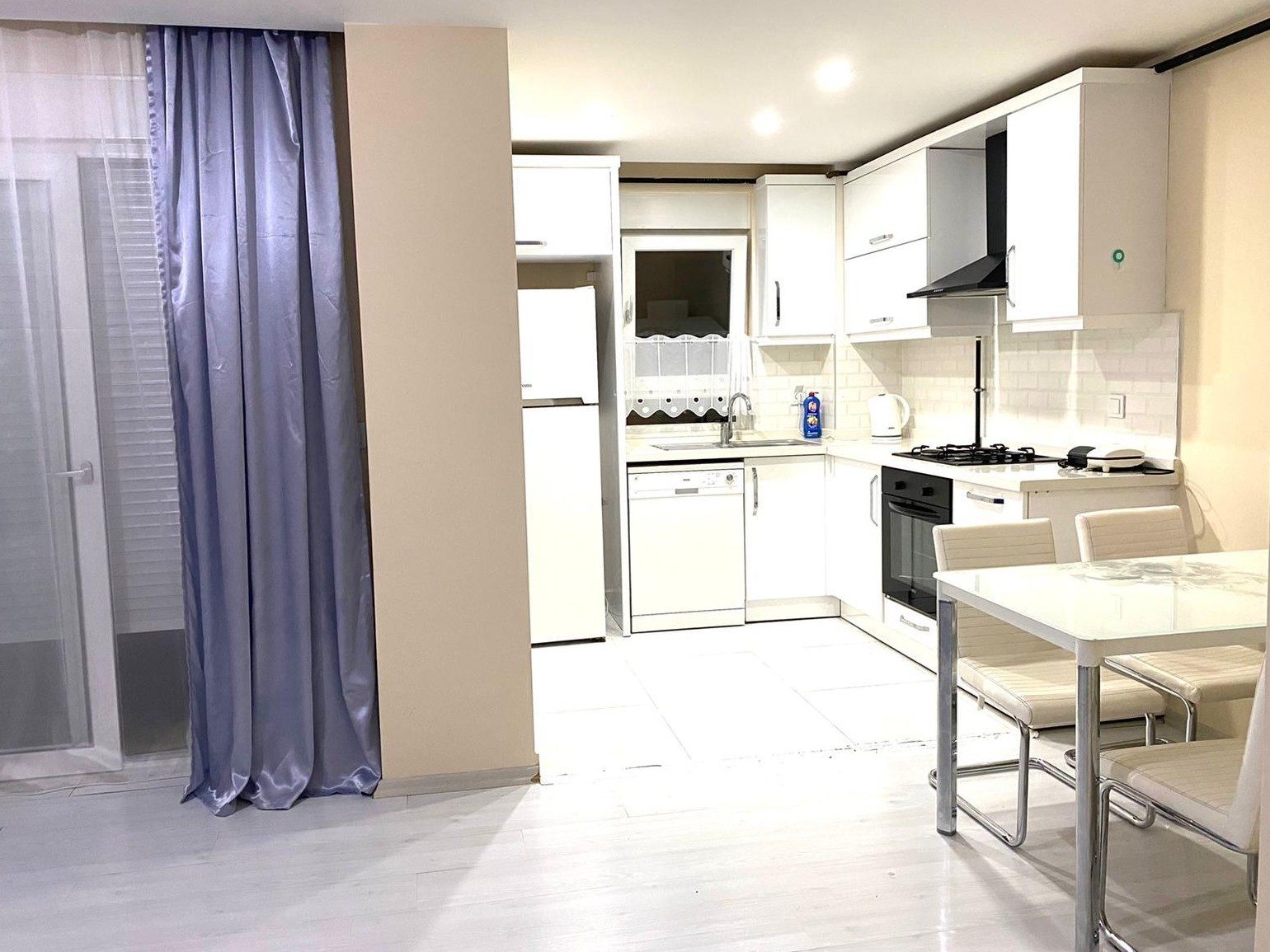 Konyaaltı Sarısu Green Valley’de Havuz Cepheli Eşyalı 2+1 Kiralık Daire - Resim 4