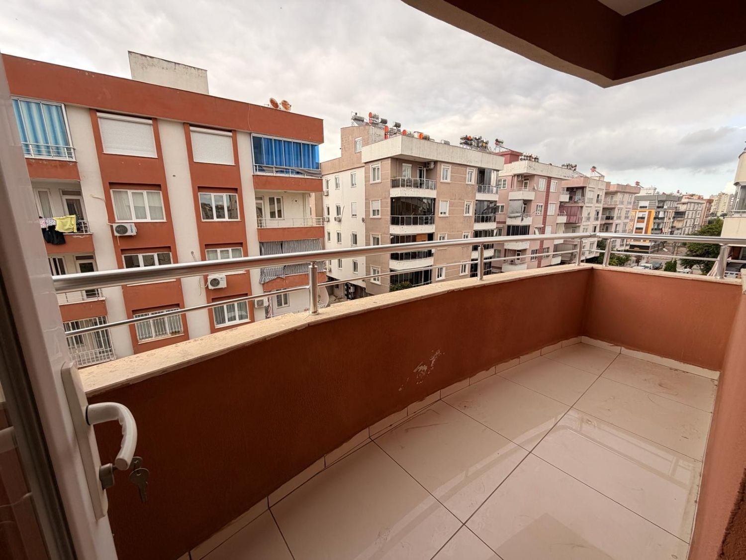 Kızılarık’ta Site İçinde Satılık 2+1 Ferah Daire – Çift Balkonlu - Resim 9