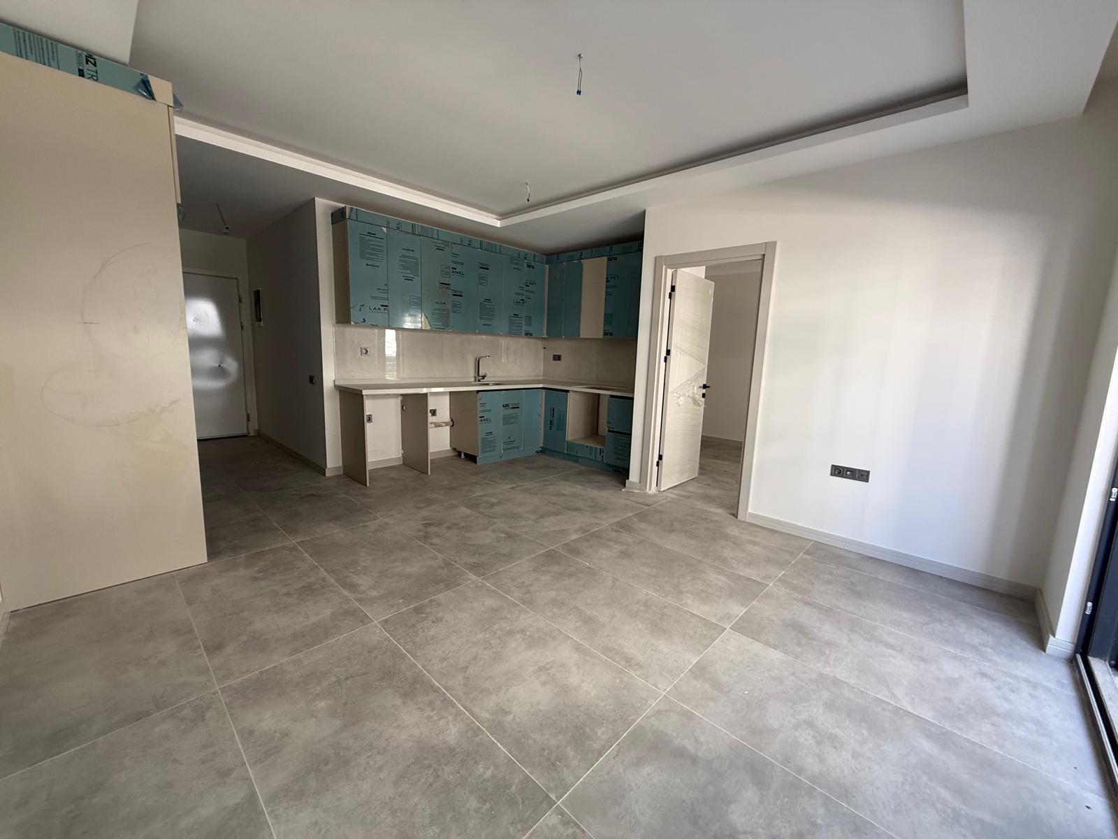 Triada Akdeniz’de Kiralık 1+1 Sıfır Daire | Havuzlu Site, Otoparklı, Güvenlikli - Resim 12
