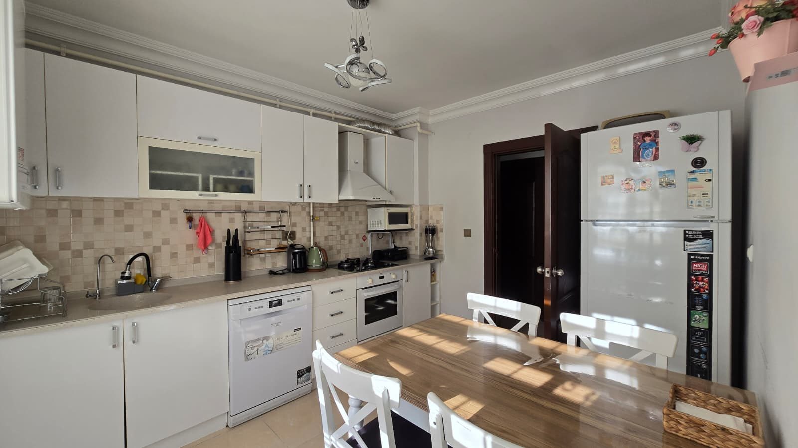 Kızıltoprak’ta 3 Cepheli, Full Eşyalı Satılık 3+1 Daire - Resim 8