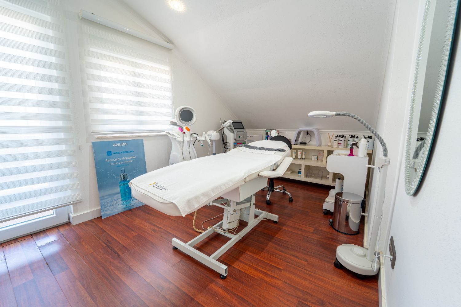 Konyaaltı Altınkum’da Devren Kiralık Hazır Güzellik Merkezi - Resim 15