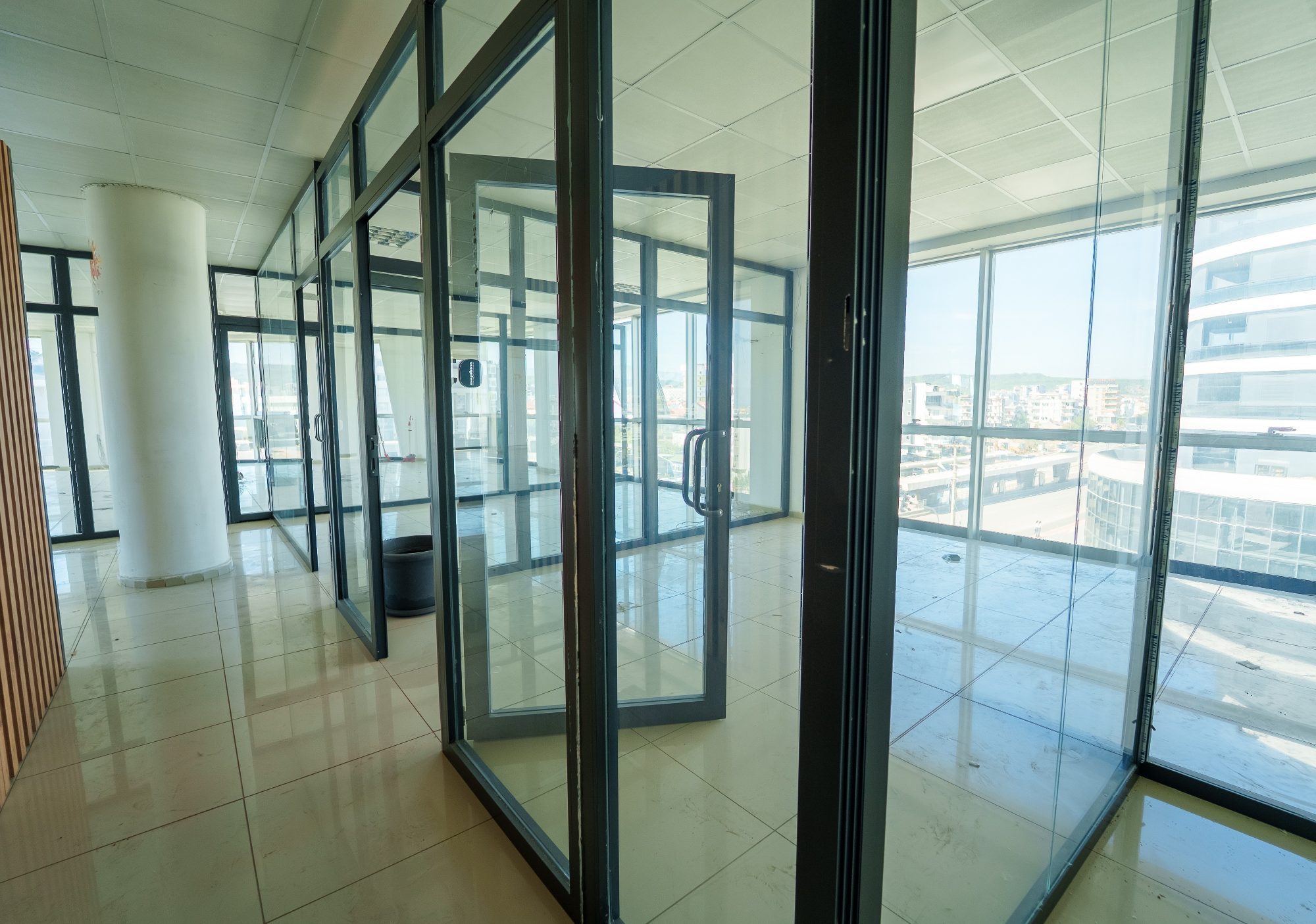 Antalya Ayanoğlu Mahallesi’nde Satılık 3 Katlı Plaza - Resim 21